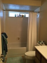 1344 Benjamin Ct, Unit Cozy Two Room Apartment in Central Point, OR - Foto de edificio - Building Photo