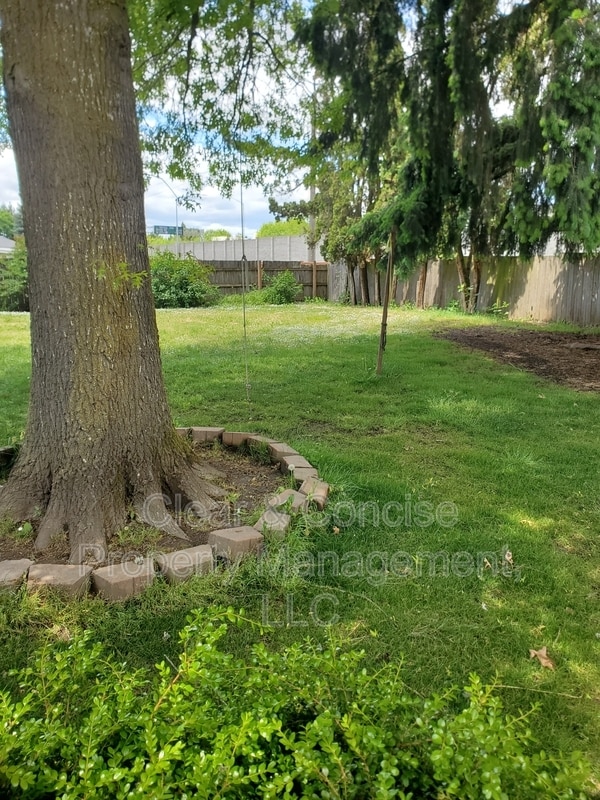property at 3131 Kentwood Dr