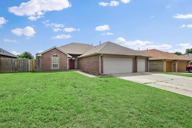 616 Garrison Ln in Yukon, OK - Building Photo - Building Photo
