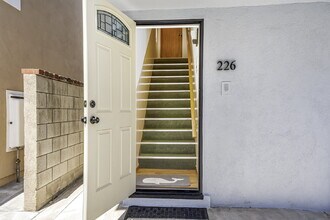 226 Garnet Ave in Newport Beach, CA - Building Photo - Building Photo