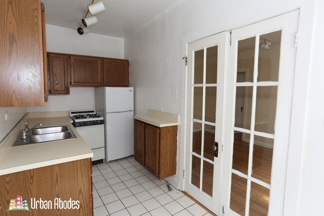 523 W Melrose St, Unit A02C in Chicago, IL - Foto de edificio - Building Photo