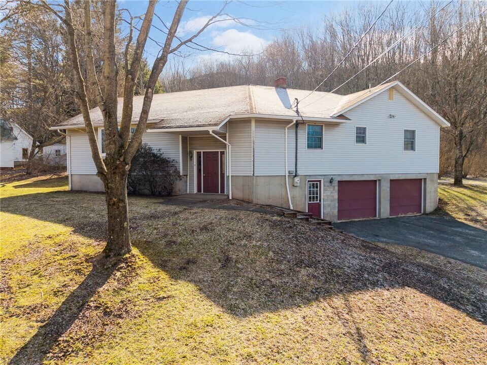 52856 NY-30 in Roxbury, NY - Building Photo