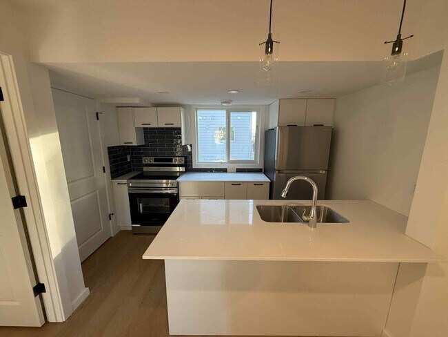 7049 Fane Rd in Edmonton, AB - Building Photo - Building Photo