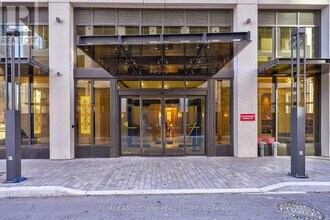 36 Elm Dr W in Mississauga, ON - Building Photo - Building Photo