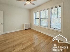 4954 N Oakley Ave, Unit 4957-3 in Chicago, IL - Foto de edificio - Building Photo