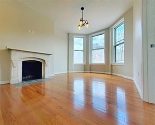 242 Newbury St, Unit 2