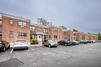 200 Fairhaven Dr in Jericho, NY - Building Photo - Building Photo
