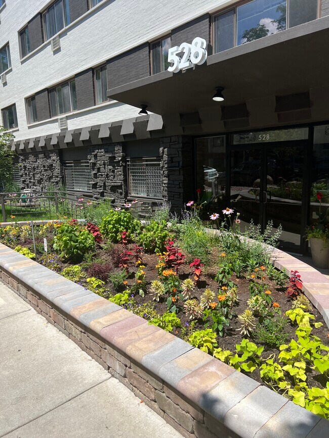 524 W Oakdale Ave, Unit 1