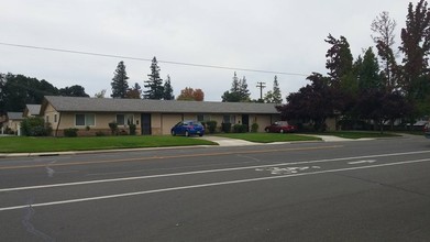 F Street Apartments in Galt, CA - Building Photo - Building Photo