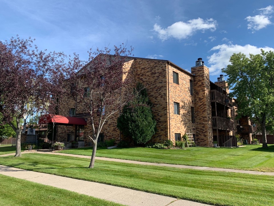 Lynmar II Apartments in Fargo, ND - Building Photo