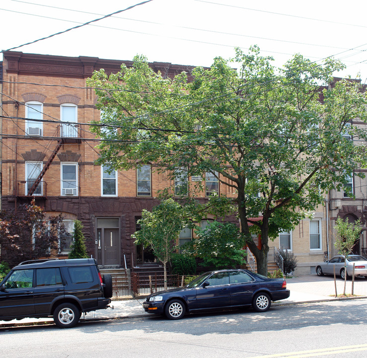 2406 Palisade Ave in Weehawken, NJ - Foto de edificio