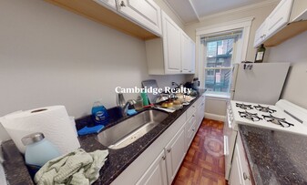 13 Gray Gdns E, Unit 5A in Cambridge, MA - Building Photo