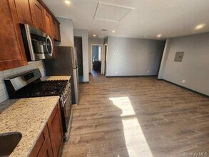 25 Walnut St, Unit 2 in Walden, NY - Building Photo - Building Photo