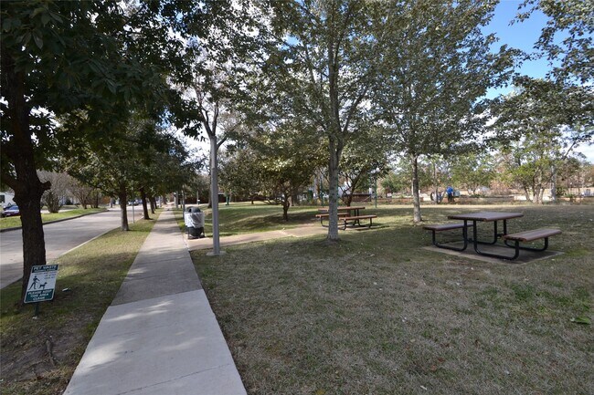property at 1517 Bonnie Brae St