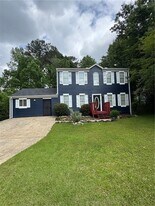 2578 Shadowbrook Dr in Decatur, GA - Building Photo