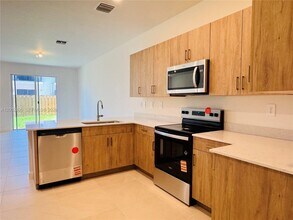 178 NE 14th St in Homestead, FL - Building Photo - Building Photo