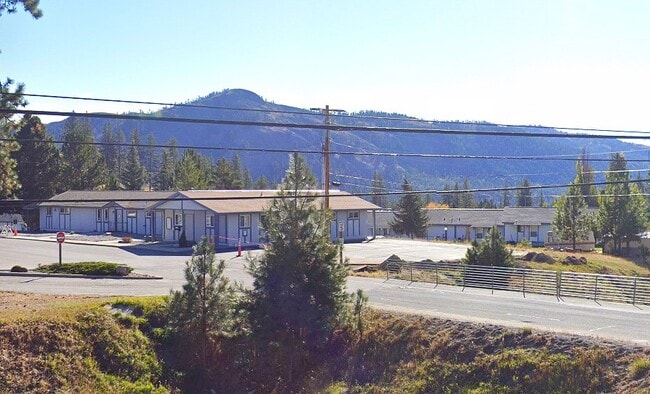 466 Thornton Dr in Republic, WA - Building Photo - Building Photo