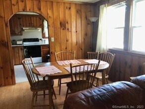 42 Grove Beach Rd S in Westbrook, CT - Building Photo - Building Photo