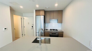 131-02 40th Rd-Unit -12D in Queens, NY - Building Photo - Building Photo