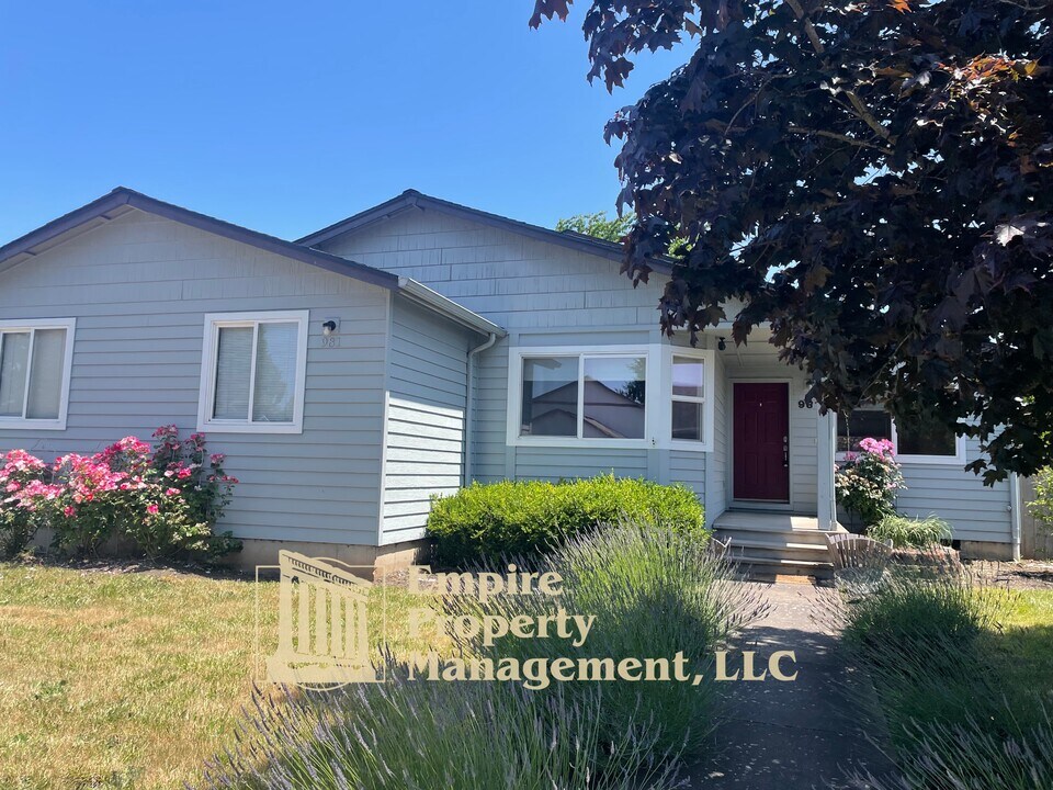 981 Hollow Way in Eugene, OR - Building Photo
