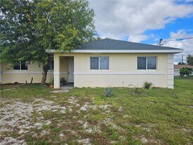 2203 Daniel Ave N in Lehigh Acres, FL - Building Photo