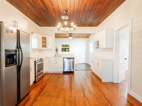 229 SW 3rd Pl in Dania Beach, FL - Building Photo - Building Photo