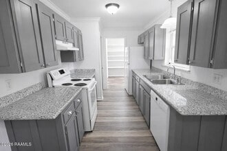 125 Elmwood Dr in Lafayette, LA - Building Photo - Building Photo