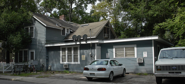 1204 NW 3rd Ave in Gainesville, FL - Foto de edificio - Building Photo