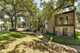 935 La Posada Dr in Austin, TX - Building Photo