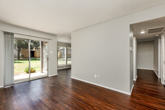 Country Square Apartments in Carrollton, TX - Building Photo - Interior Photo