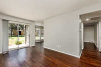 Country Square Apartments in Carrollton, TX - Foto de edificio - Interior Photo