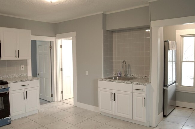 105 Clarendon St in Fitchburg, MA - Building Photo - Building Photo