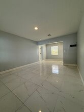 614 N E St, Unit #2 in Lake Worth Beach, FL - Building Photo - Building Photo