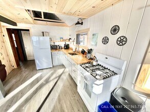 8 Sand Beach Ln in Burnham, ME - Building Photo - Building Photo