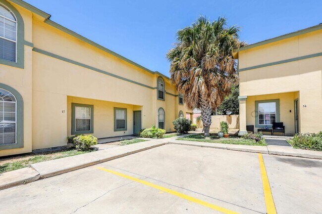 1000 Ranchway Dr in Laredo, TX - Building Photo - Building Photo