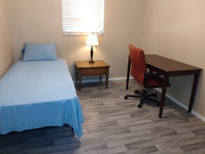 6434 Mockingbird Ln S in Clearwater, FL - Foto de edificio - Building Photo