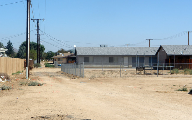 12358 Kiowa Rd in Apple Valley, CA - Building Photo - Building Photo