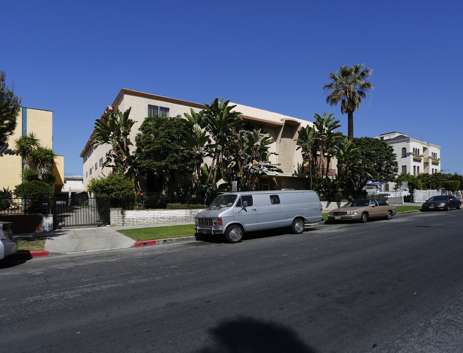 Lark II Apartments in Los Angeles, CA - Building Photo