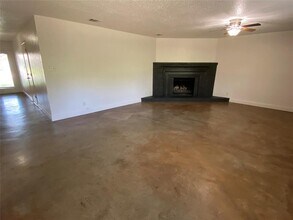 2406 Broken Oak Dr in Austin, TX - Building Photo - Building Photo