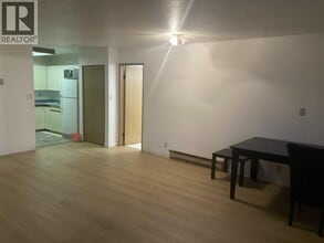 2648 Kingsway Ave in Port Coquitlam, BC - Building Photo - Building Photo