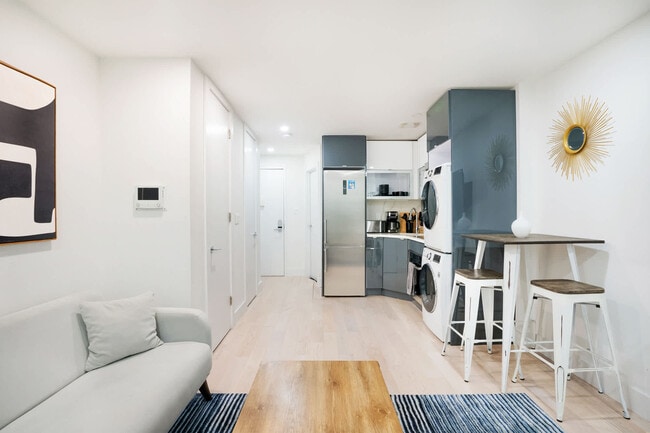 244 E 75th St in New York, NY - Building Photo - Building Photo