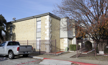 Highland Park Apartments in Dallas, TX - Building Photo - Building Photo