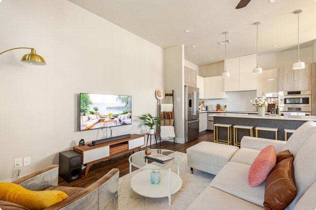 1817 N Saint Marys St, Unit #101