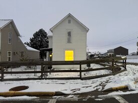 245 Cromley St in Ashville, OH - Building Photo