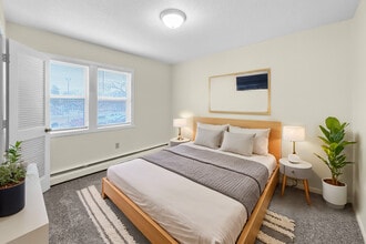 Riverview Oaks Apartments in Des Moines, IA - Foto de edificio - Building Photo