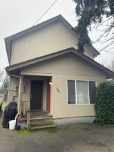 910-912 Park Ave NE in Salem, OR - Foto de edificio - Building Photo