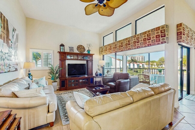 655 Windsurf Ln in Naples, FL - Building Photo - Building Photo