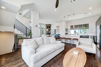 5622 Kiam St in Houston, TX - Foto de edificio - Building Photo