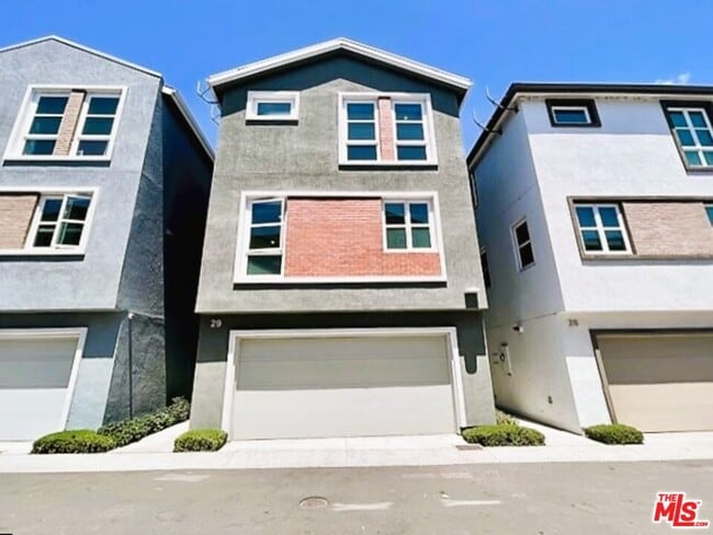 property at 2700 E Chaucer St