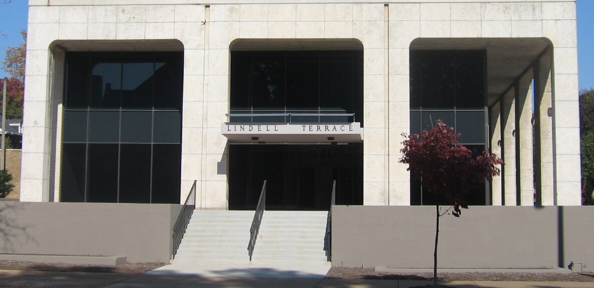 Lindell Terrace in St. Louis, MO - Building Photo